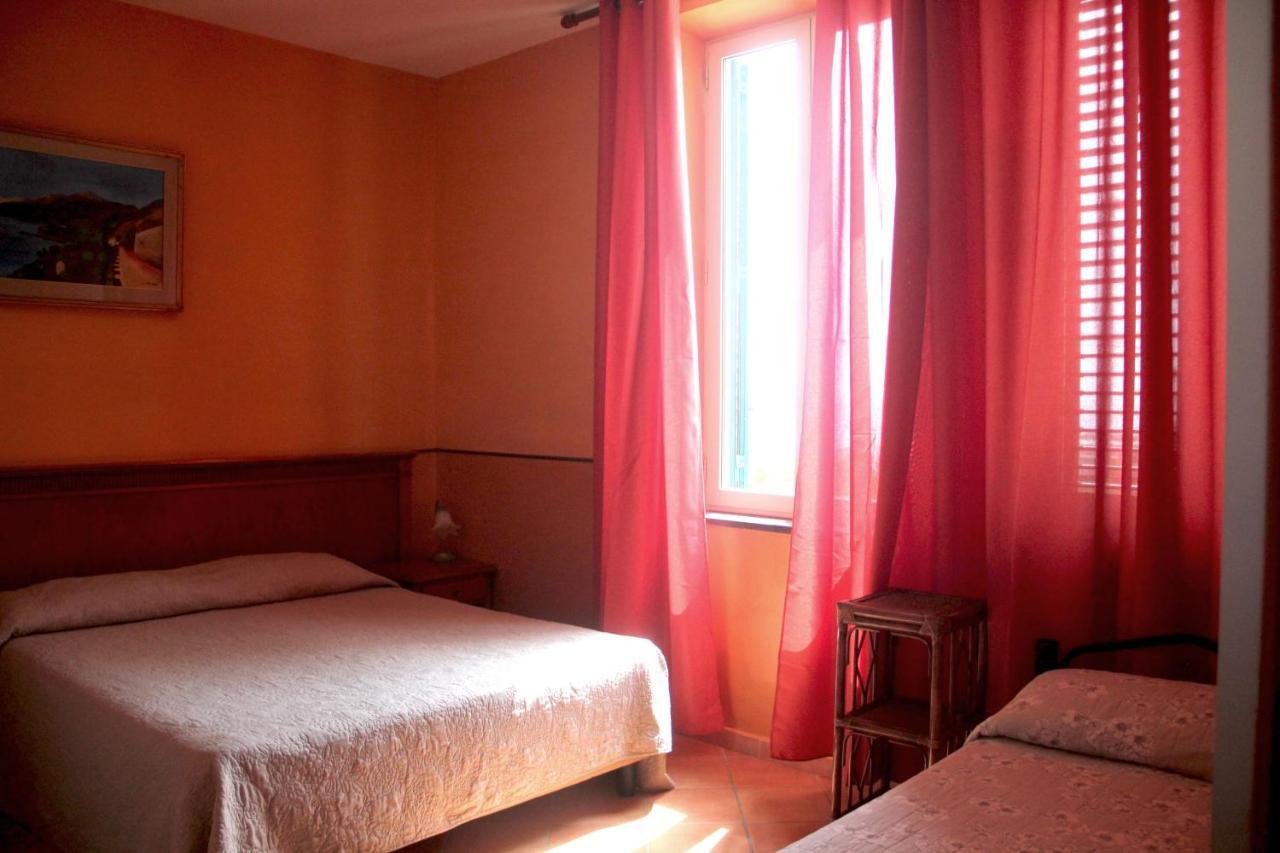 Bed and Breakfast Villino Gregoraci Relais Санта-Маринелла Экстерьер фото