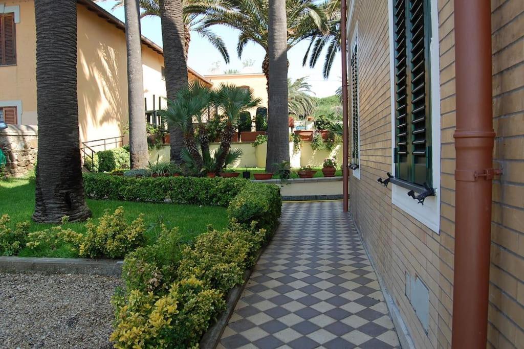 Bed and Breakfast Villino Gregoraci Relais Санта-Маринелла Экстерьер фото